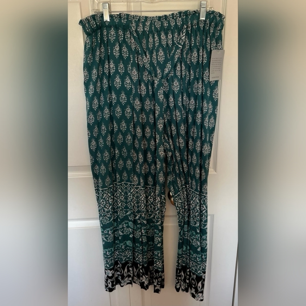 NWT Angie side slit pants